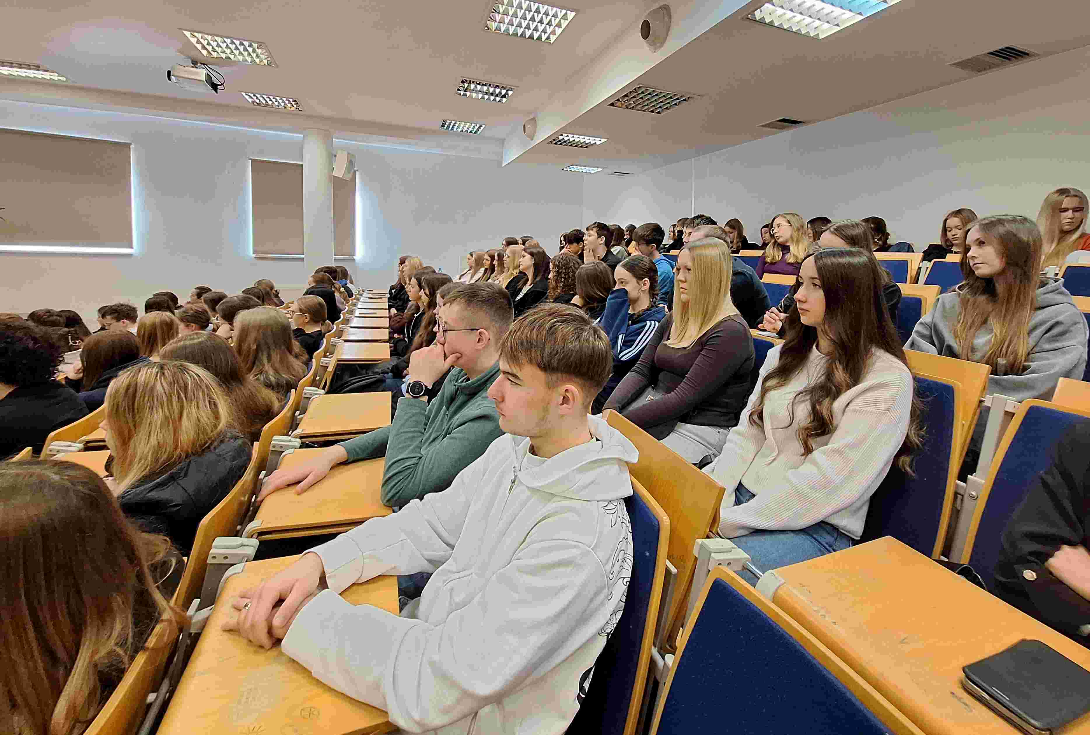 Wyjazd do Akademii Tarnowskiej na wykład naukowy z chemii 